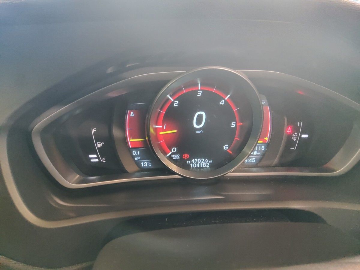 Volvo V40 2.0 D3 150PS R-DESIGN