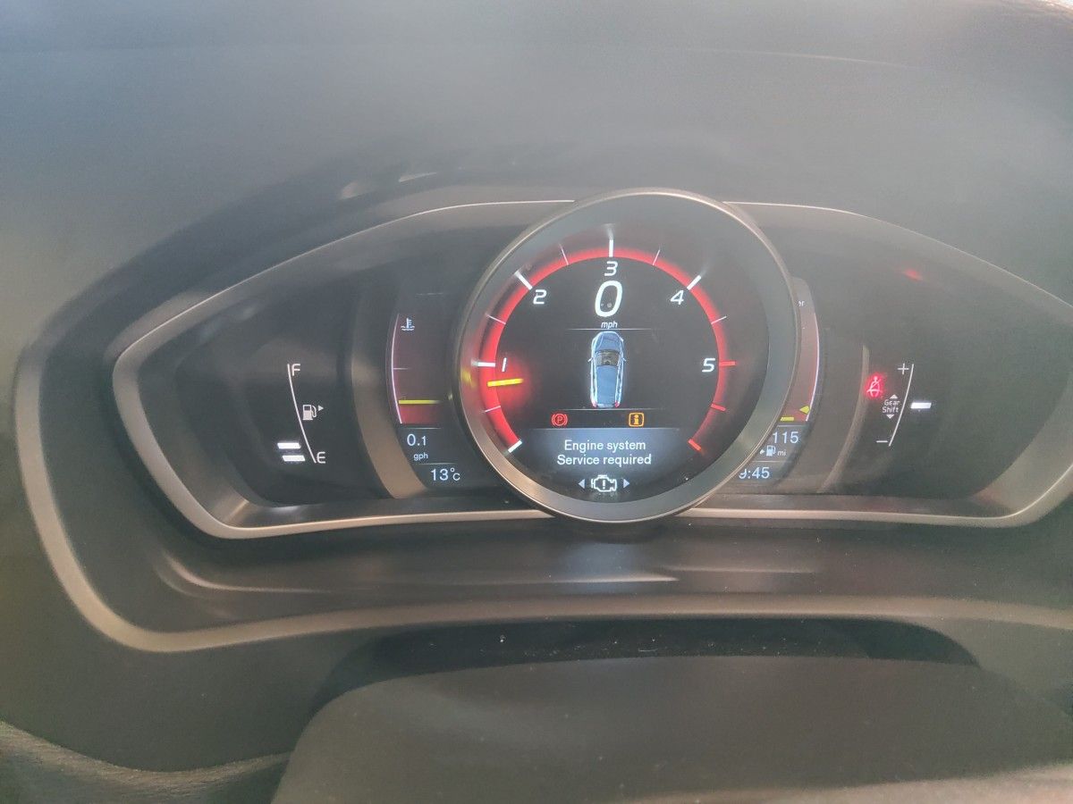 Volvo V40 2.0 D3 150PS R-DESIGN