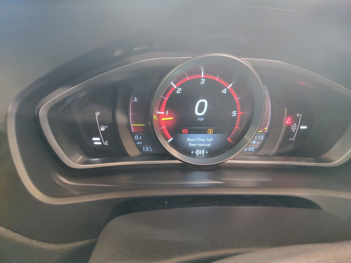 Volvo V40 2.0 D3 150PS R-DESIGN