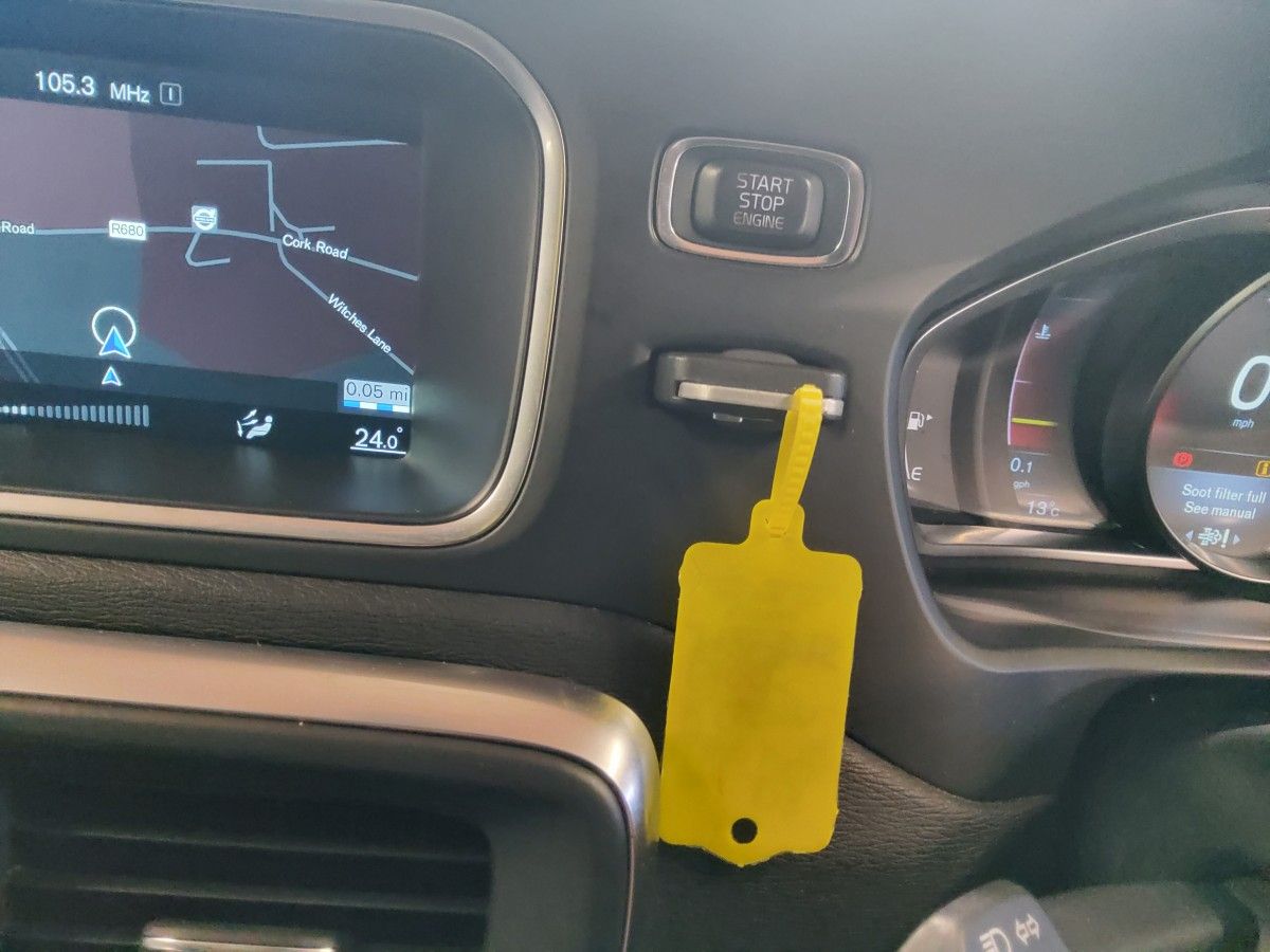 Volvo V40 2.0 D3 150PS R-DESIGN