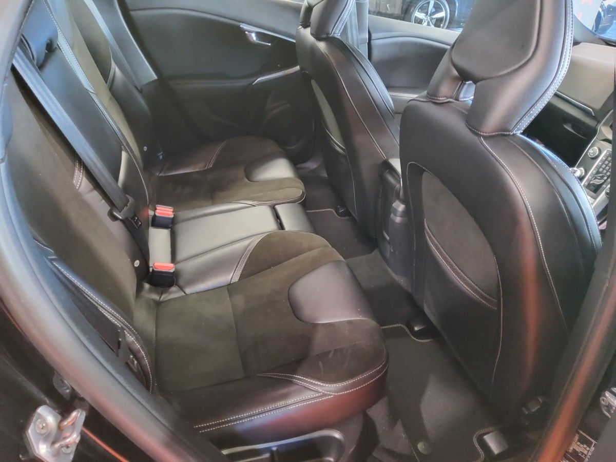 Volvo V40 2.0 D3 150PS R-DESIGN