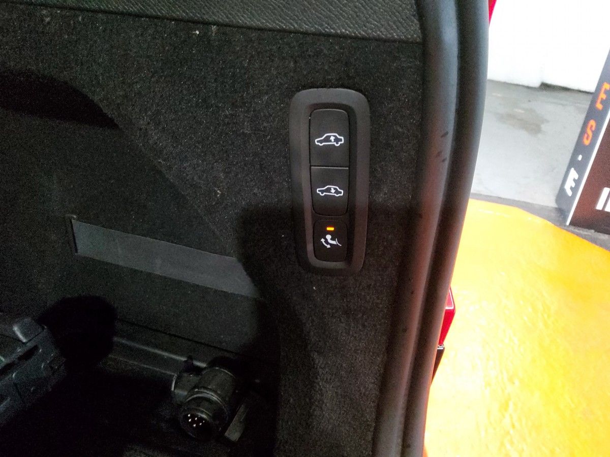 Volvo XC90 T8 (407hp) PHEV R-Design Geartronic