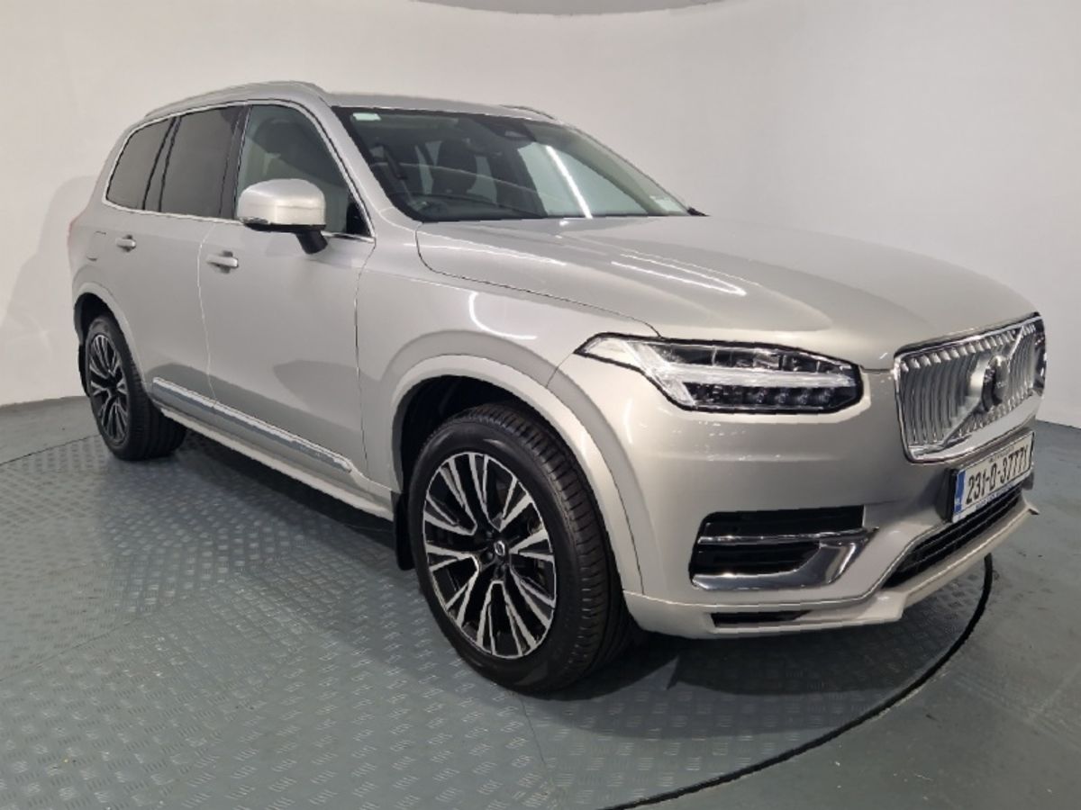 Volvo XC90 T8 PHEV 455hp Core (Bright Theme)