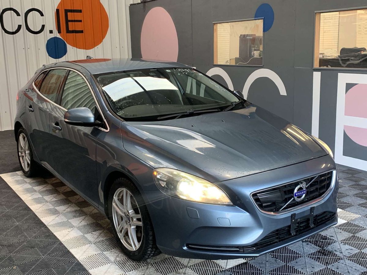 Used Volvo V40 2013 in Dublin
