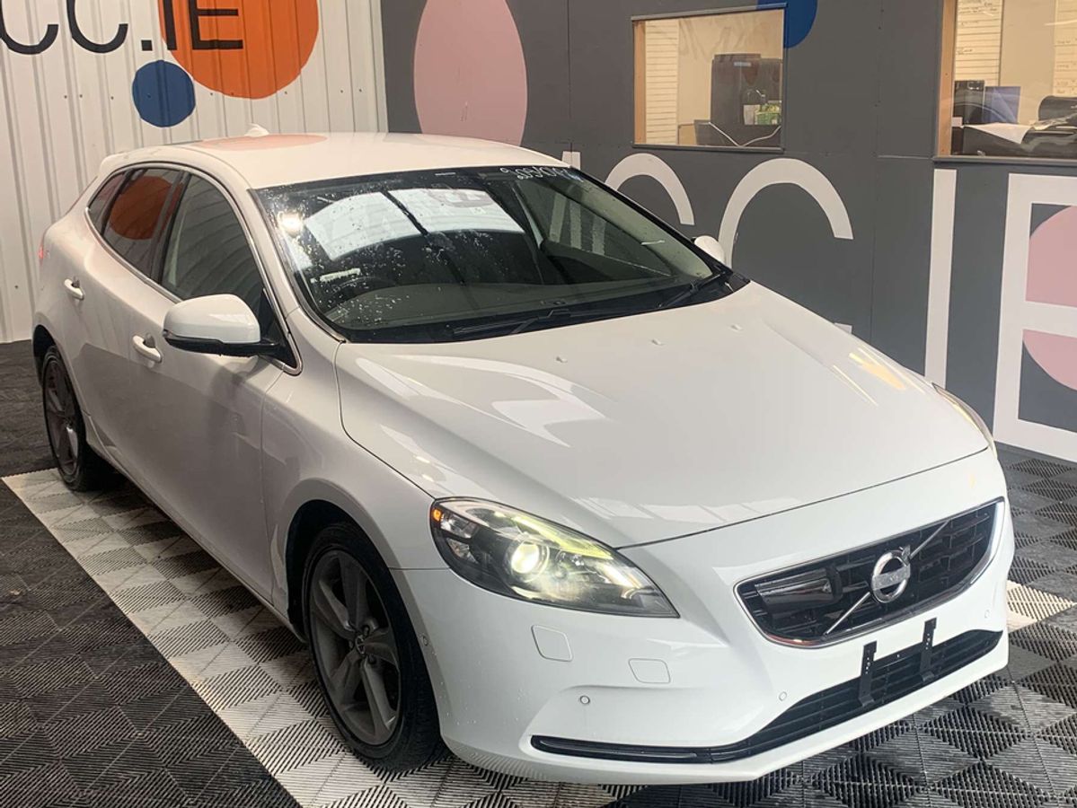 Used Volvo V40 2013 in Dublin