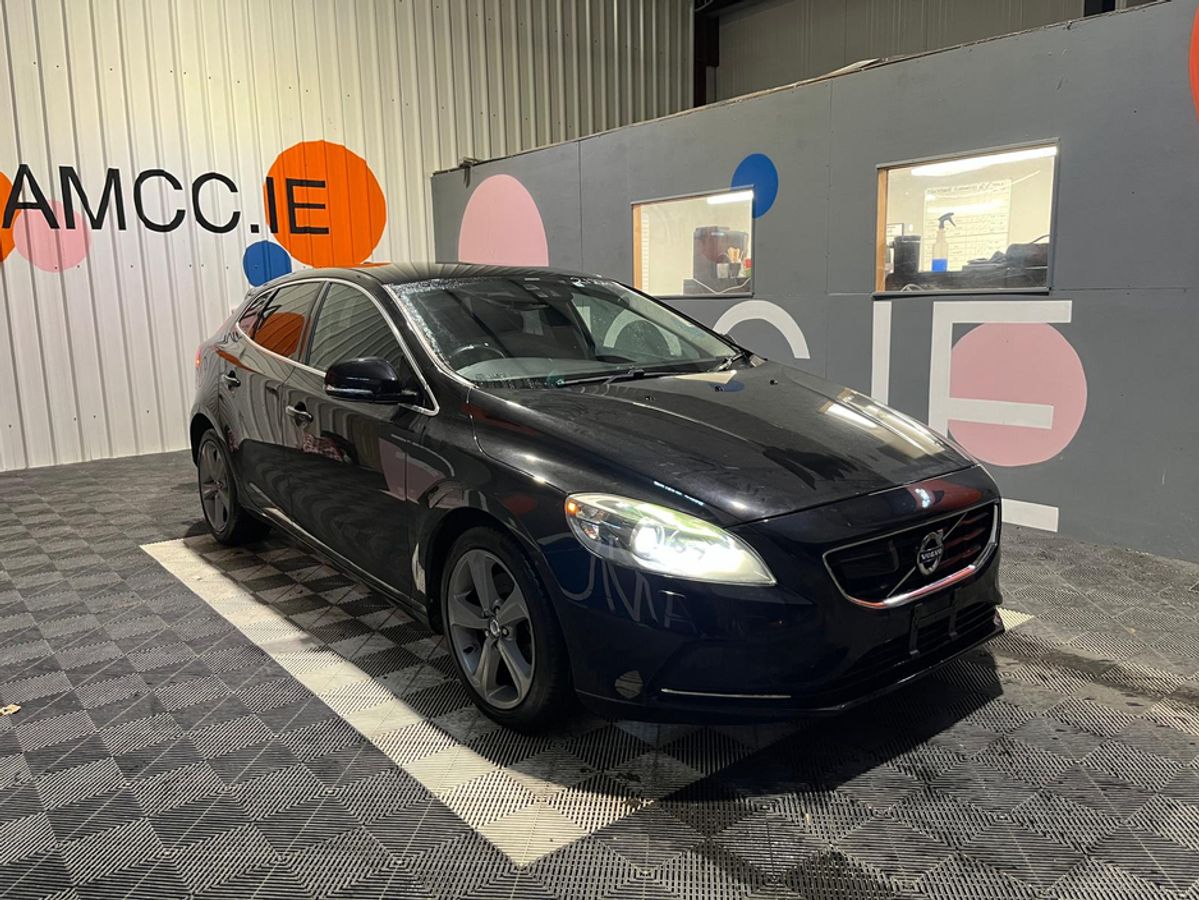 Used Volvo V40 2013 in Dublin