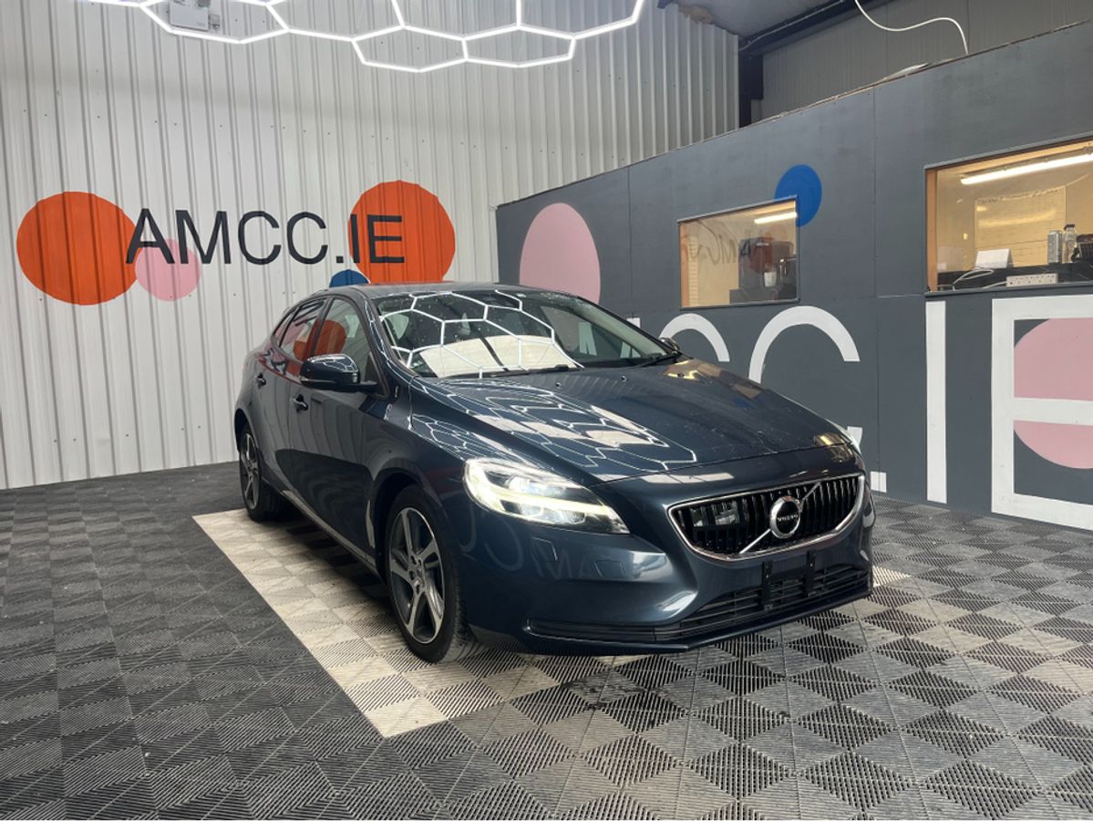 Used Volvo V40 2018 in Dublin