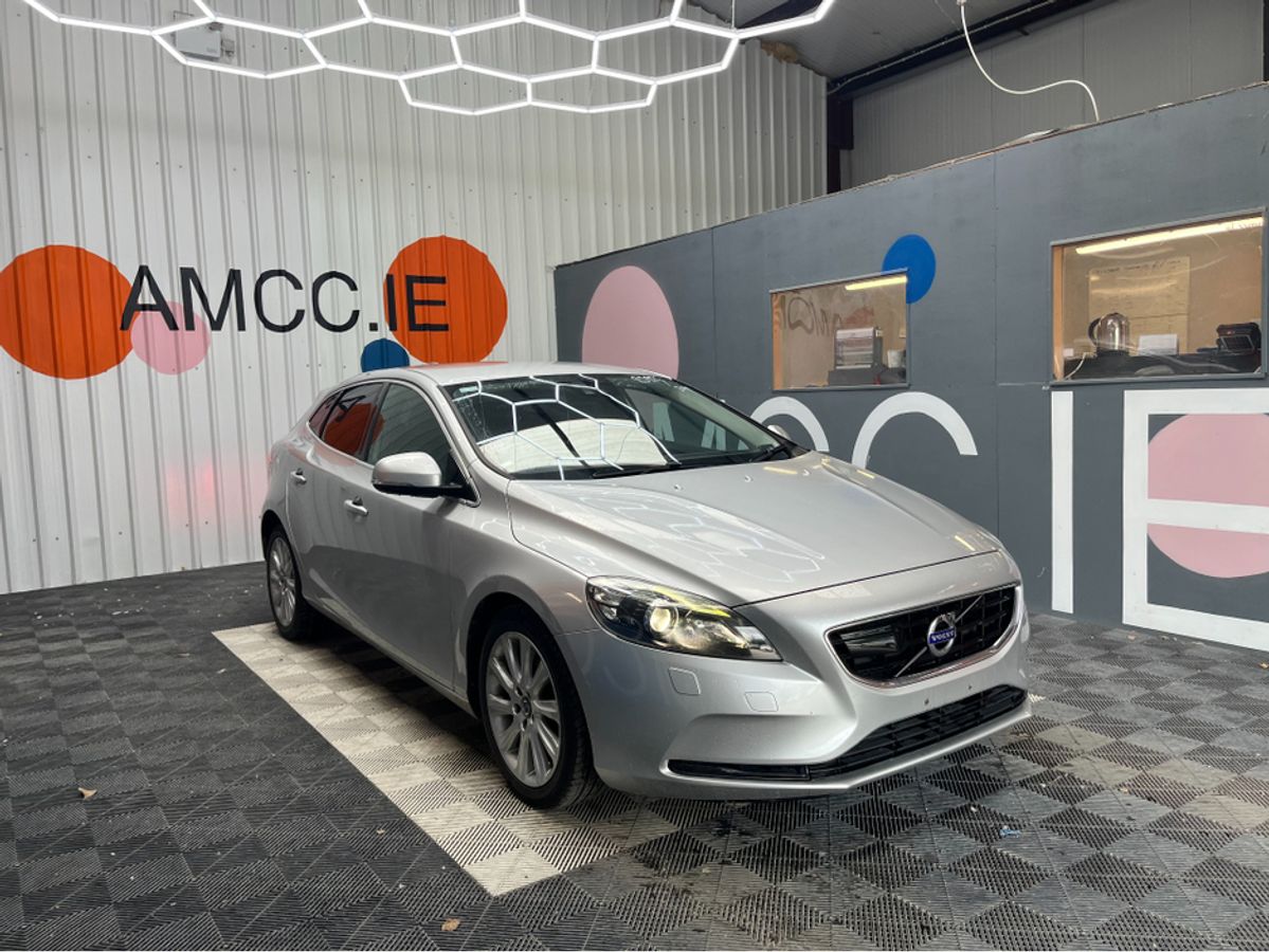 Used Volvo V40 2015 in Dublin