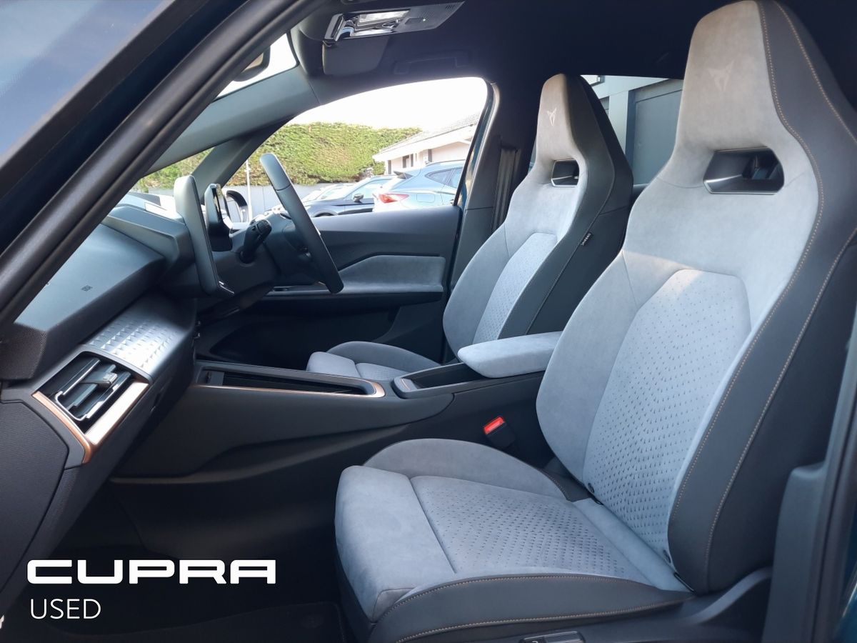 Cupra Born **JUST ARRIVED** BORN e-Boost (231hp) 59kWh BEV **DELIVERY MILEAGE -- 19" COPPER ALLOY WHEELS**